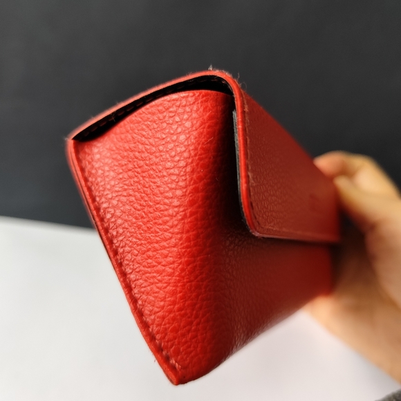 Guess Glasses/Sun Glasses Case Red - Picture 5 of 6